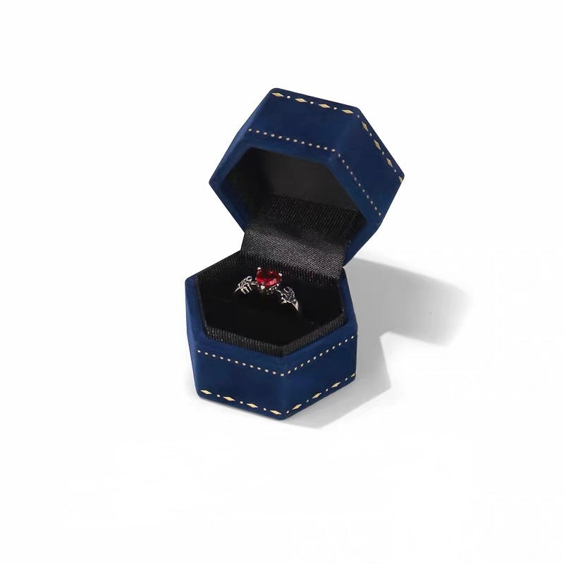 Diamond cut ring box
