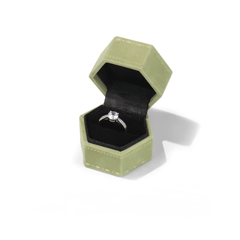 Diamond cut ring box